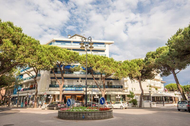 Hotel Astromare Lido di Jesolo Bagian luar foto