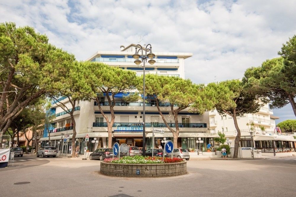 Hotel Astromare Lido di Jesolo Bagian luar foto