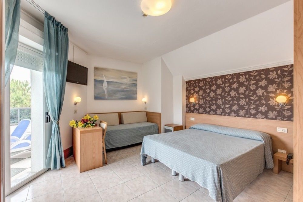 Hotel Astromare Lido di Jesolo Bagian luar foto